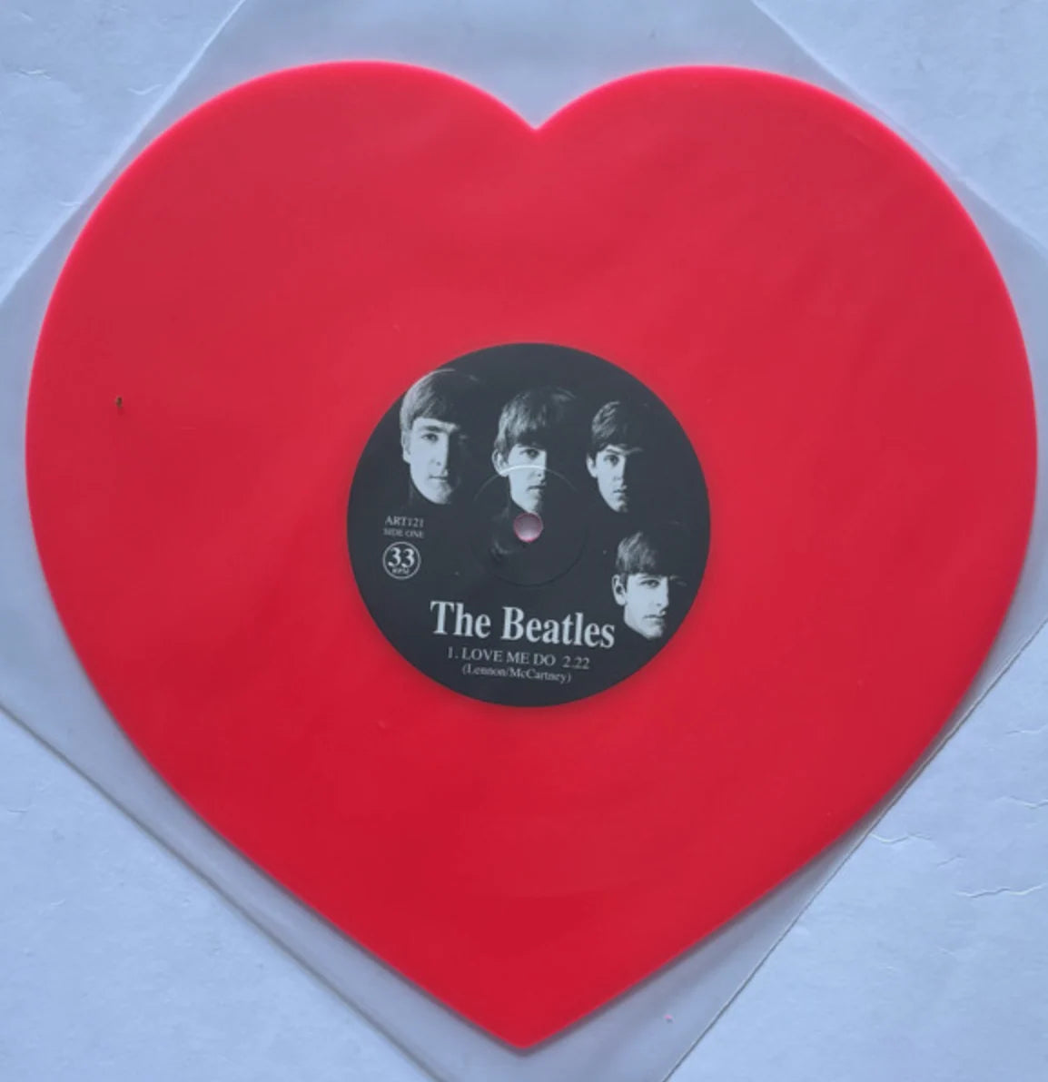 THE BEATLES - LOVE ME DO (Heart Shaped Vinyl) [Import)
